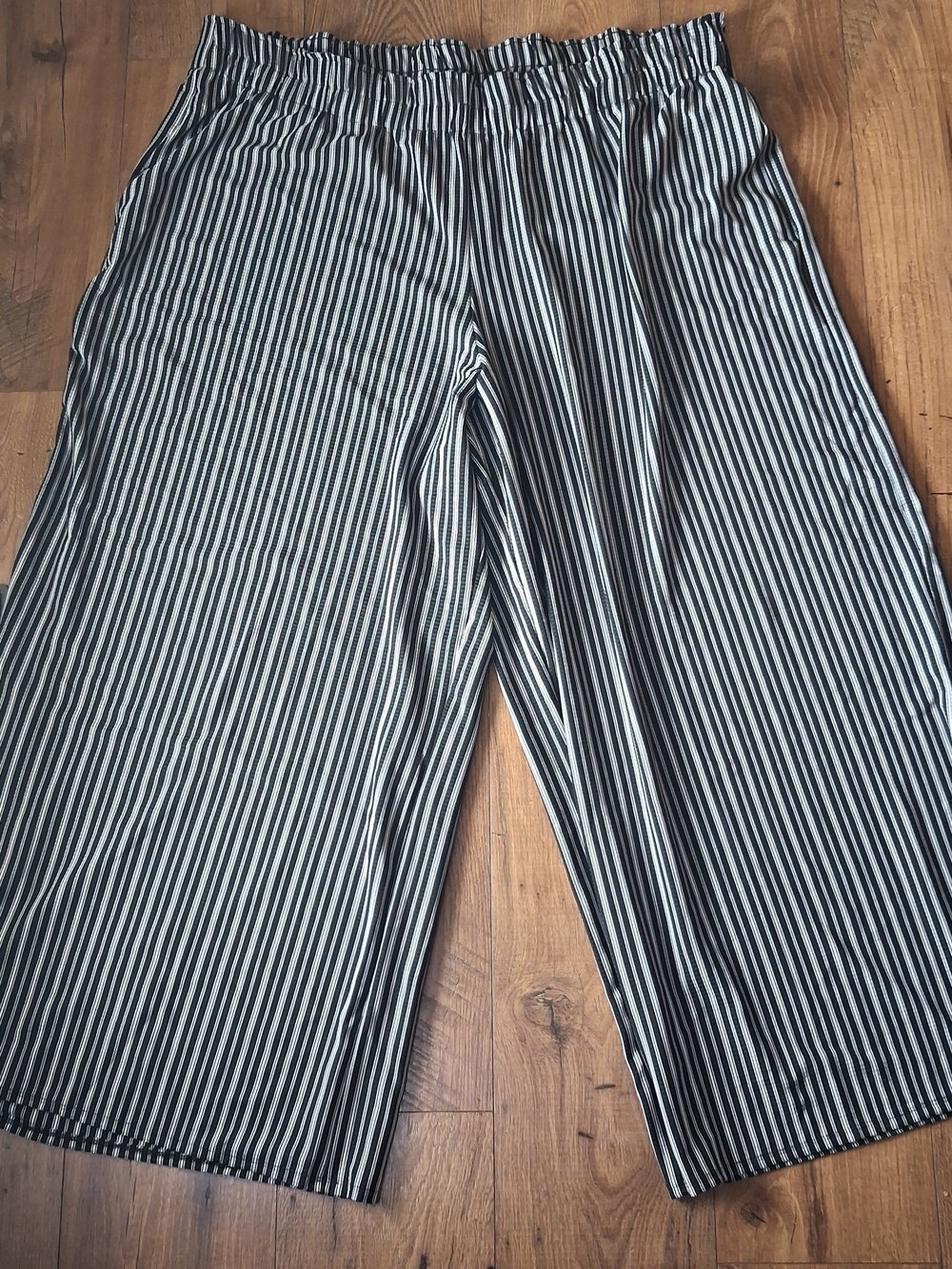 C EST 1946 Womens's NWT Black & White Striped Wide Leg Pants; Sz. 26/28W